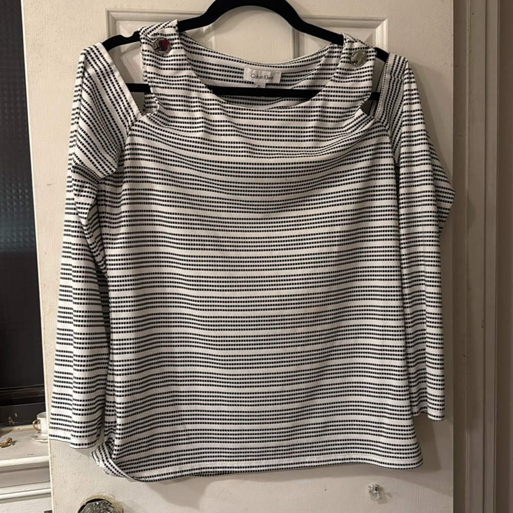 Ladies cold shoulder top